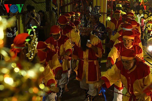 Reproduction de la fête du génie de la pêche typique des provinces du Centre méridional - ảnh 3